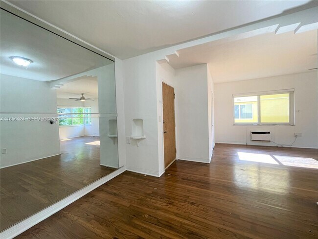 Foto del edificio - 955 Bay Dr