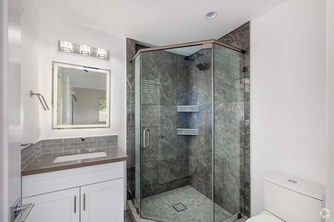 4BR, 4.5BA - 2,014SF - Primary Bathroom - 1301 E 27th St