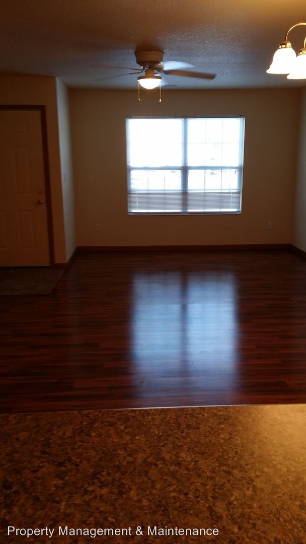 Foto del edificio - 1906 N Oak Dr