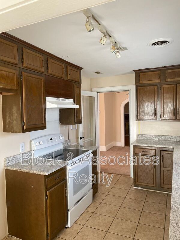 Foto del edificio - 200 Model Farm Rd