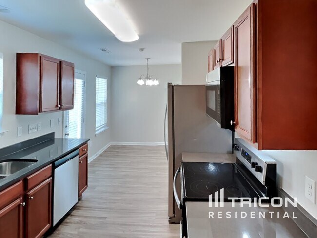 Foto del edificio - 661 Thistle Dr