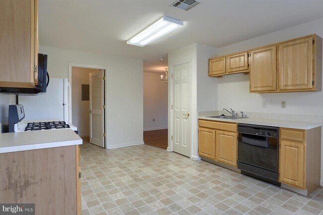 Building Photo - 122 Cardinal Ln