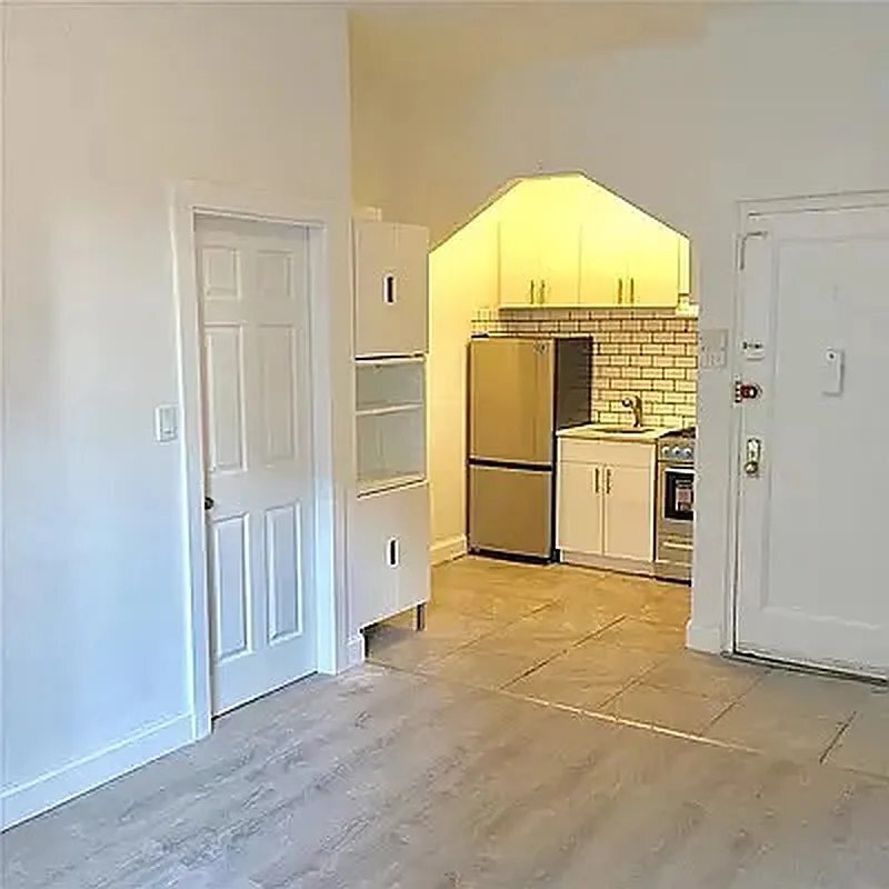 574 9th Ave Unit 2, New York, NY 10036 Room for Rent in New York, NY