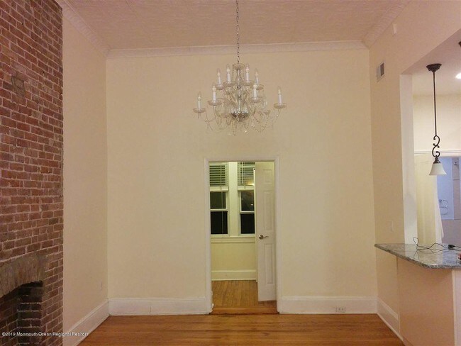 Building Photo - 910 Willow Ave