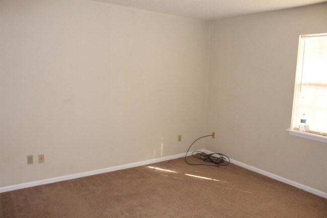 Building Photo - 2701 Doncaster Dr