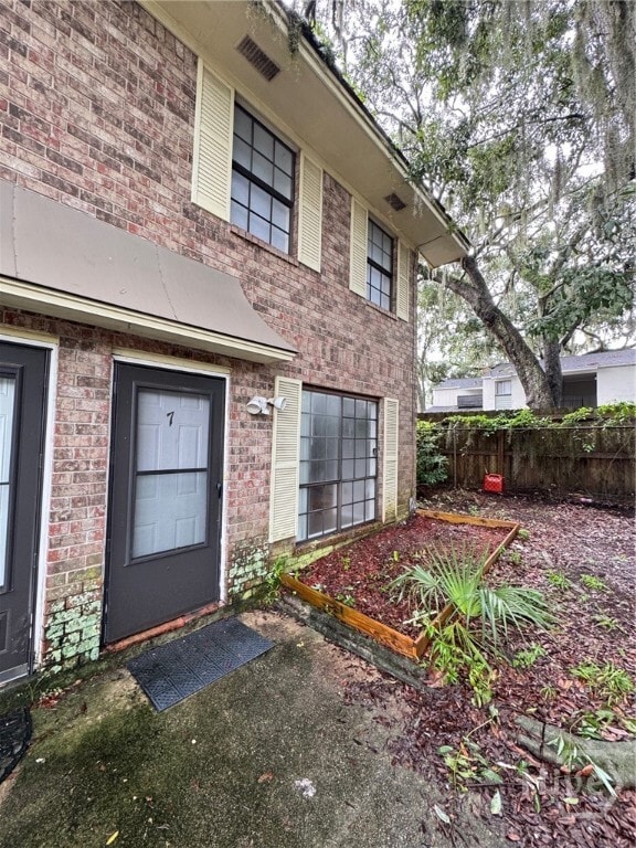 Building Photo - 2220 E Victory Dr