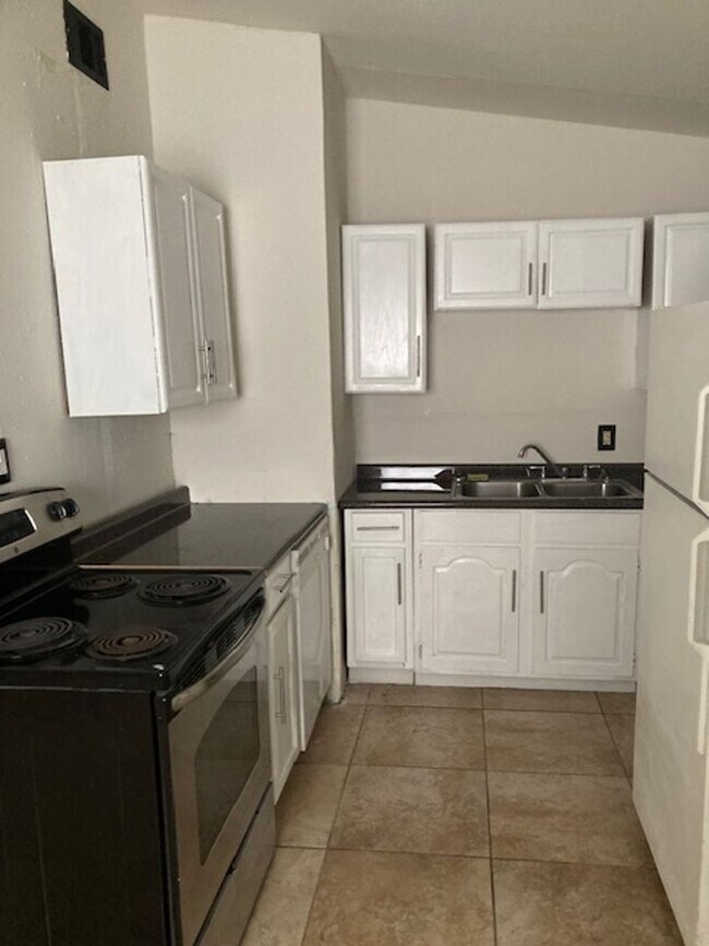 Building Photo - Large 4 Bedroom Available Soon