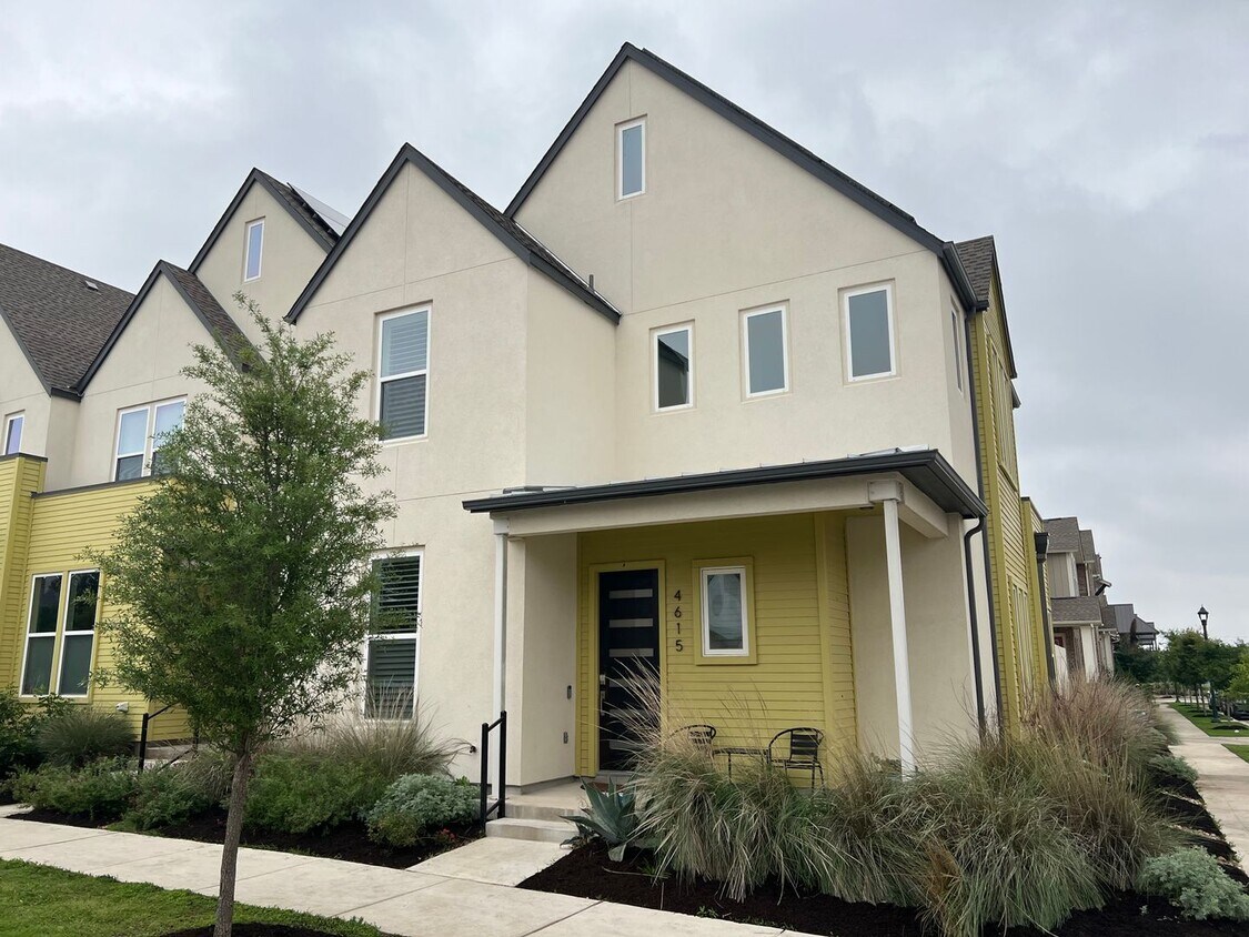 Primary Photo - 3 bed with New Office Space Located in the...
