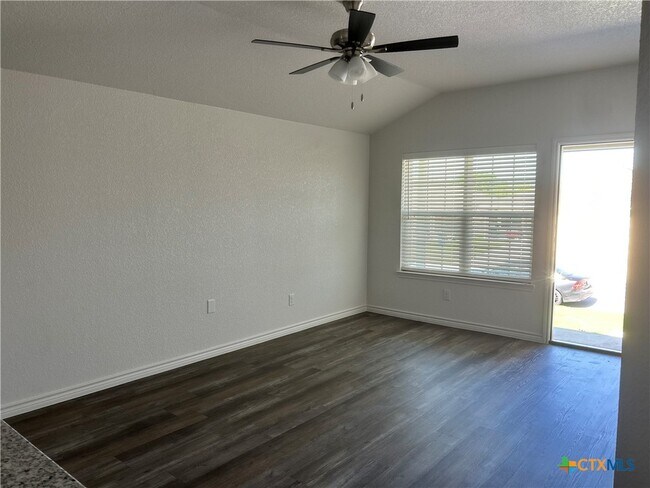 Building Photo - 113 Dolphin Dr