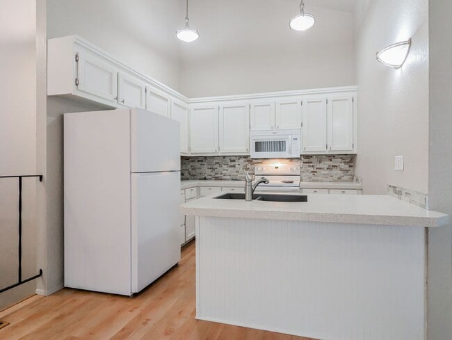 Building Photo - 5327 Glenwood Ave