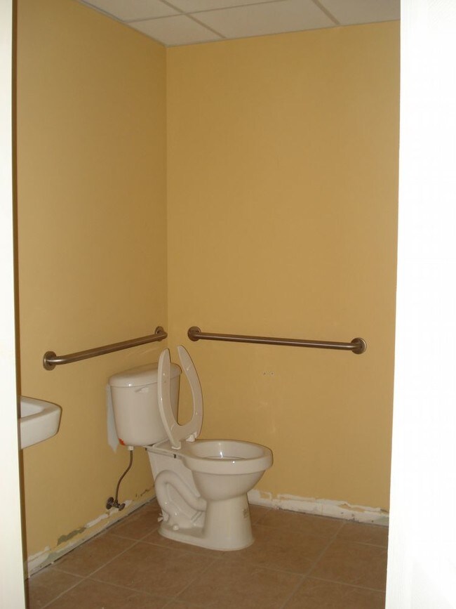 Building Photo - 160 Cypress point D105/106