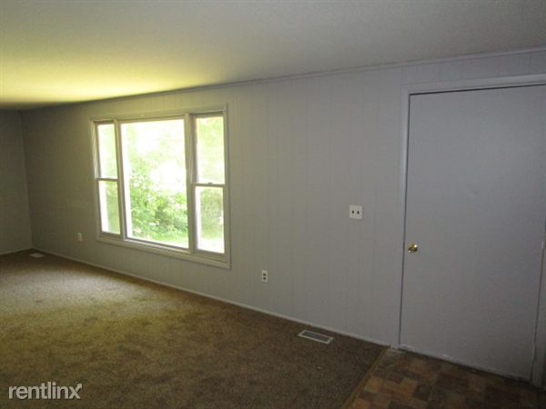 Building Photo - 8473 Woolfit Ave