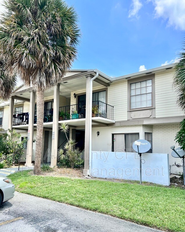 Foto principal - 6065 Village Cir S