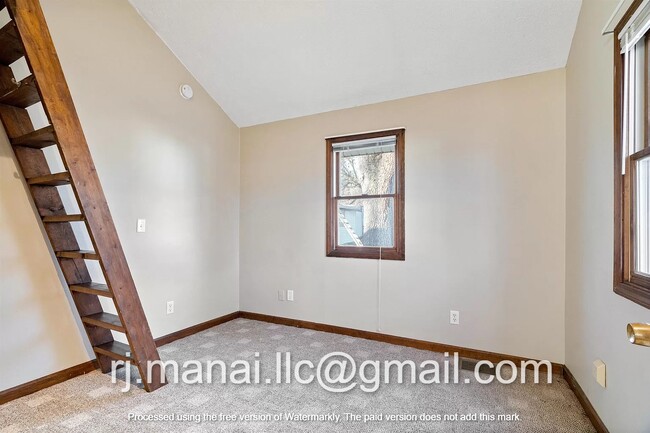 Building Photo - 803 N Race St