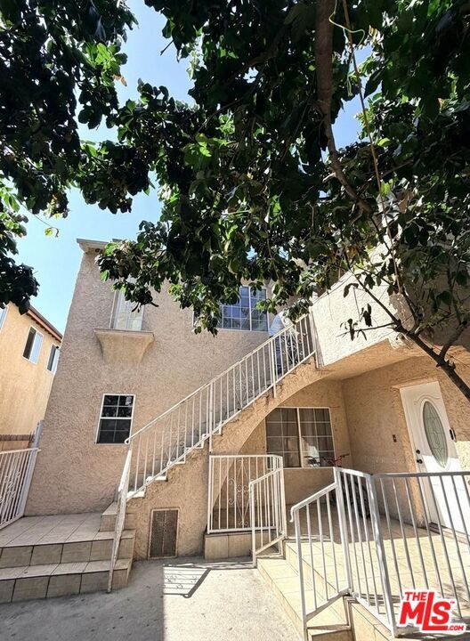 Building Photo - 1034 W 84th St