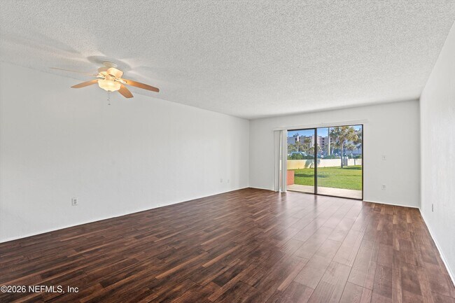 Foto del edificio - 11 Dondanville Rd