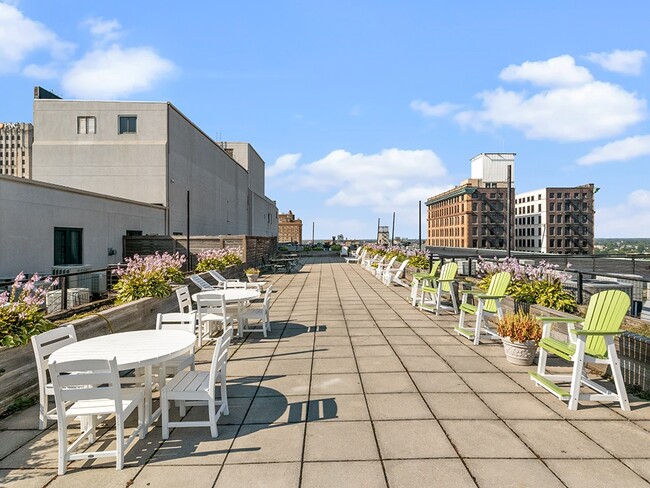 Sundeck - LaSalle Apartments