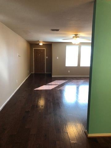 Foto del edificio - 13201 Cleburne Dr