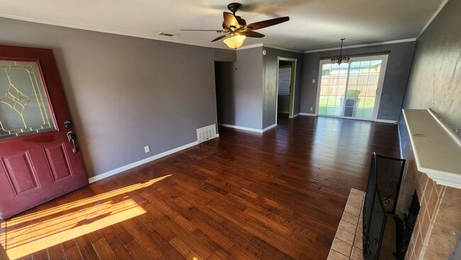 Foto del edificio - MOVE IN SPECIAL $300 OFF 1st Months Rent C...