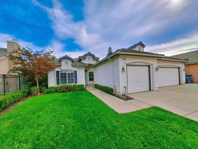 Foto del edificio - Gorgeous Fresno Residence with Premium Fin...