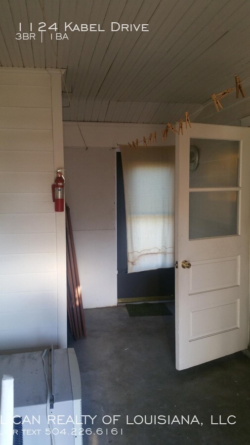 Building Photo - 1124 Kabel Dr