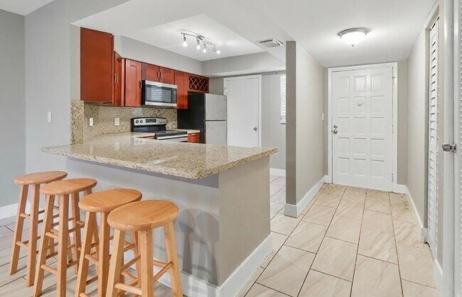 Foto del edificio - 6301 N Falls Cir Dr