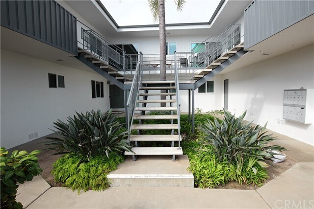 Building Photo - 1594 Via Capri