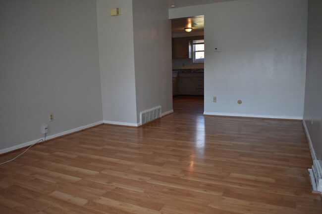 Foto del edificio - 5670-5676 Ironwood Ct