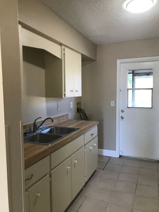 Foto del edificio - *Annual* 2 Bedroom, Plus extra bonus room,...