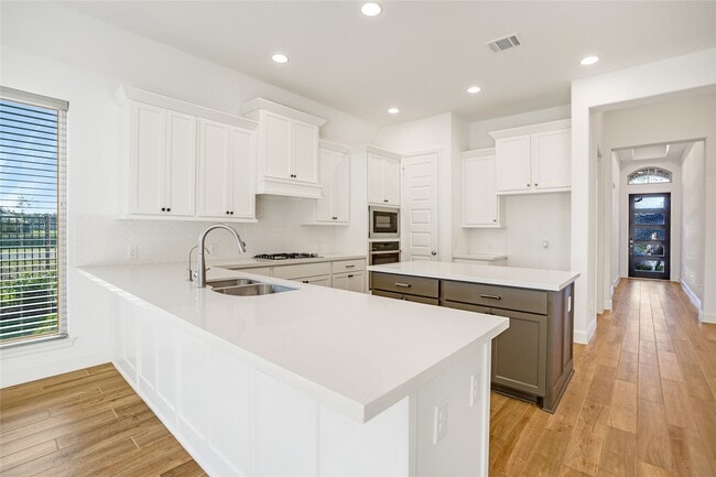 Building Photo - 15906 Golden Trails Ct