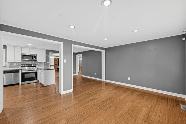 Foto del edificio - 205 Manning Rd E