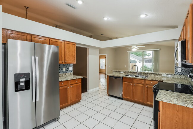 Building Photo - 12825 Kings Lake Dr