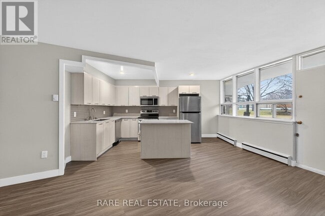 Building Photo - 4340 Bloor St W