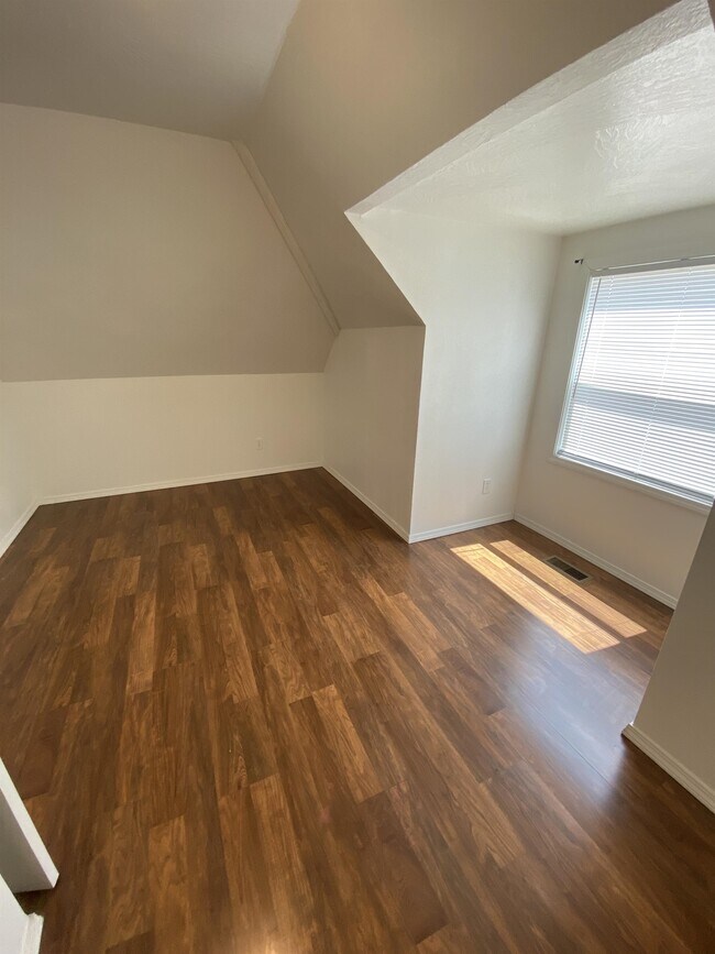 Foto del edificio - 1125 W Walnut St