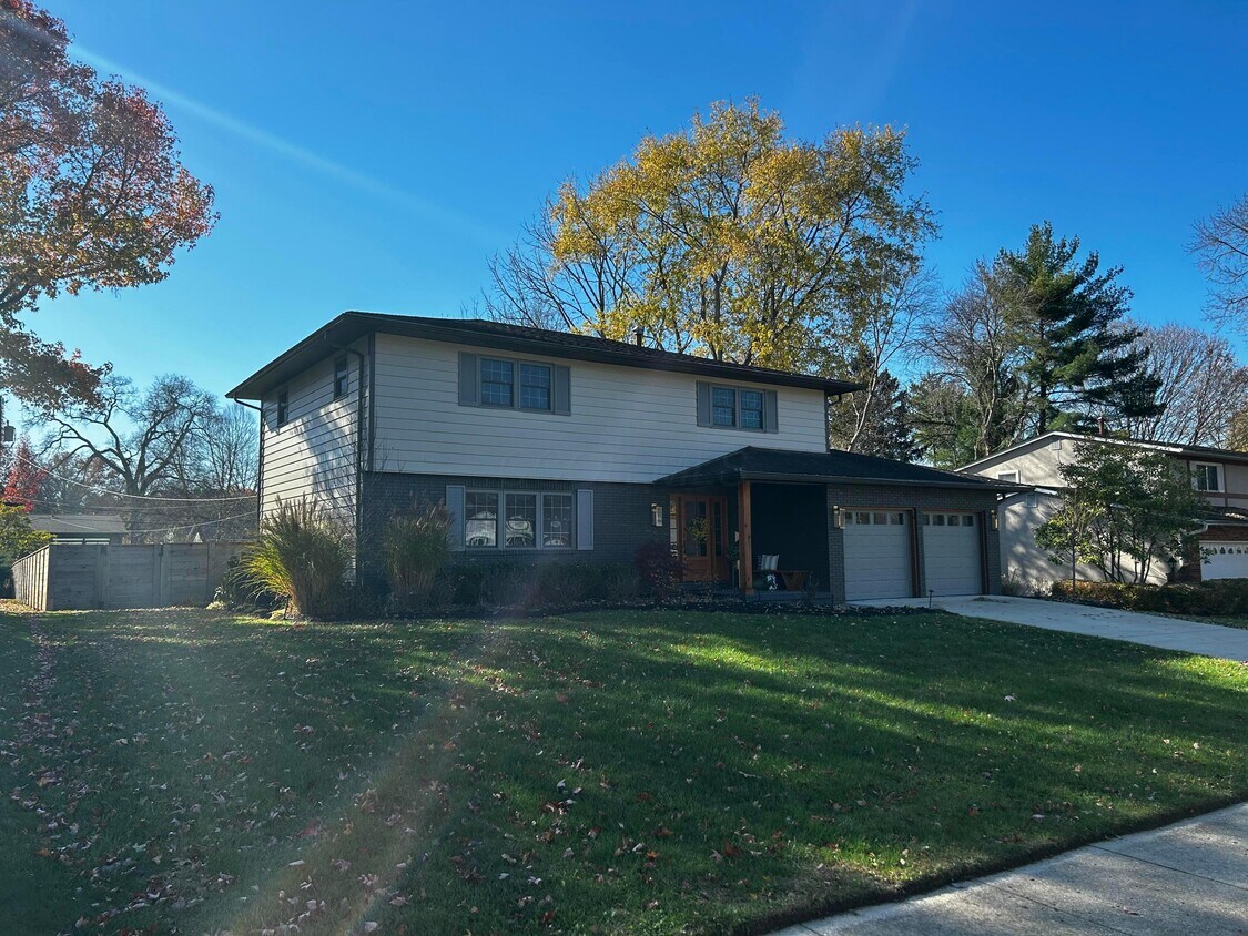 Foto principal - 487 Longfellow Ave