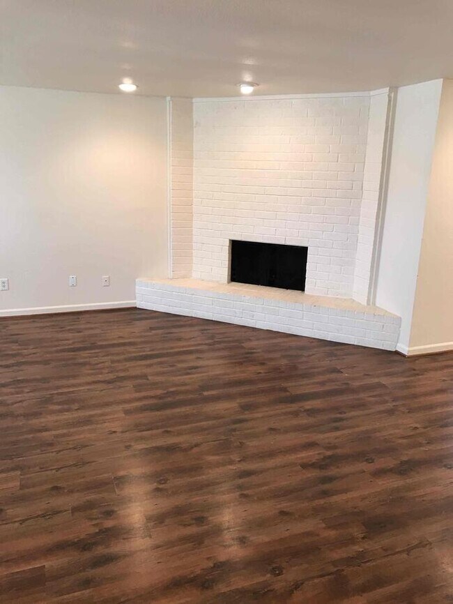 Building Photo - 1217 Meadow Creek Dr