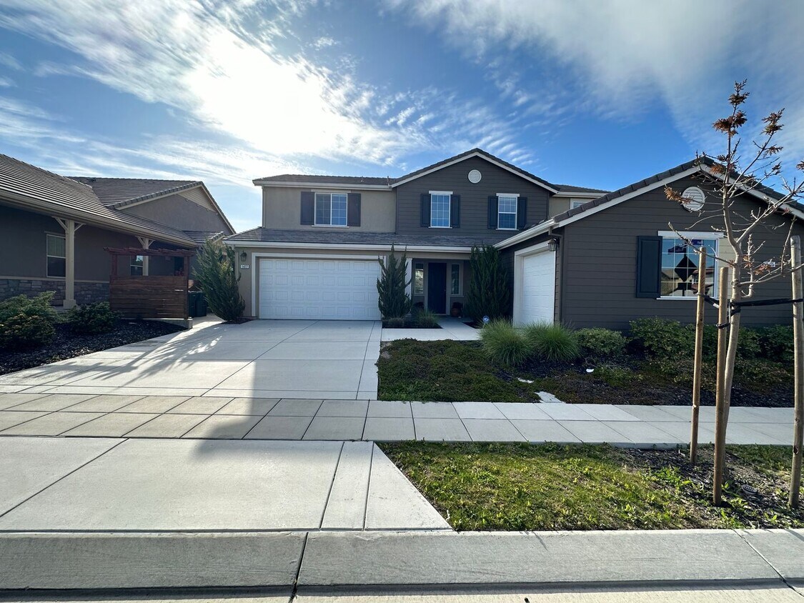 Primary Photo - Beautiful 3 Bedroom, 2.5 Bath Mountian Hou...