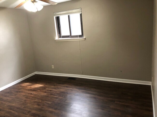 bed 2 - 4 Rosewood Ln