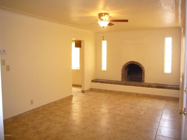 Building Photo - 1612 N Magnolia Ave