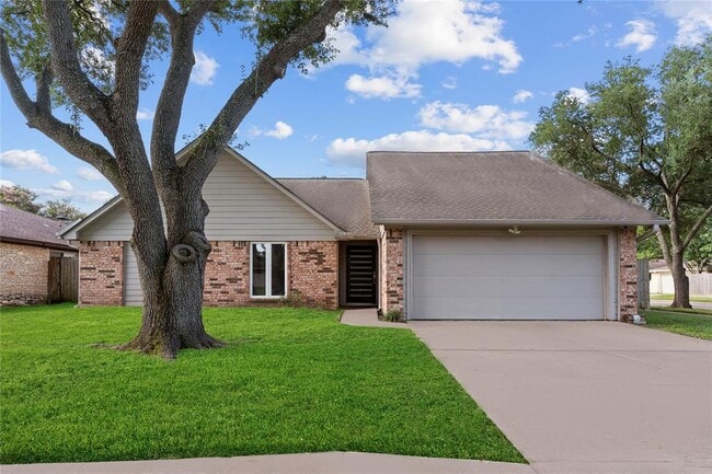 Building Photo - 22435 Elsinore Dr
