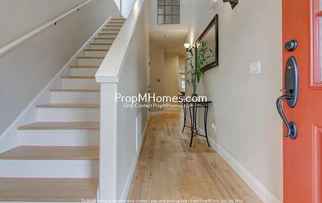Foto del edificio - Luxury Four Bedroom Home in King City!