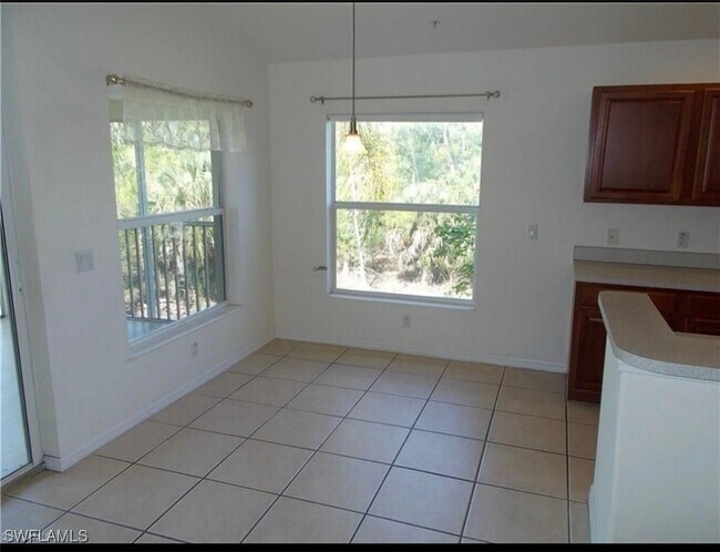 Foto del edificio - 1355 Henley St