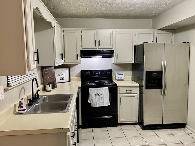 Building Photo - 2521 Sweetridge Ct