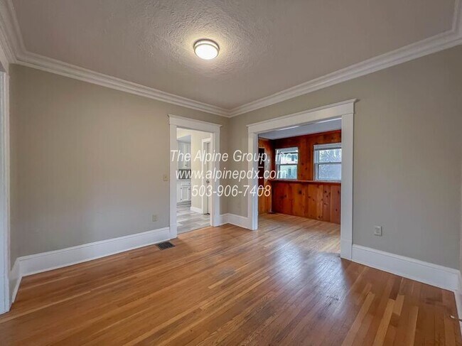 Building Photo - 2977 N Willamette Blvd
