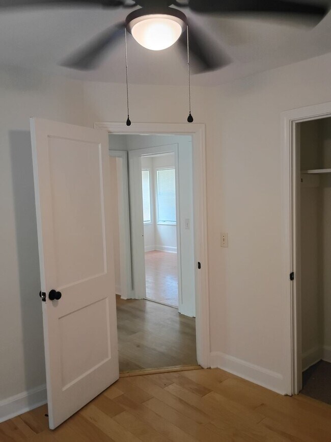 Foto del edificio - 1418-1418 Kinderway Ave