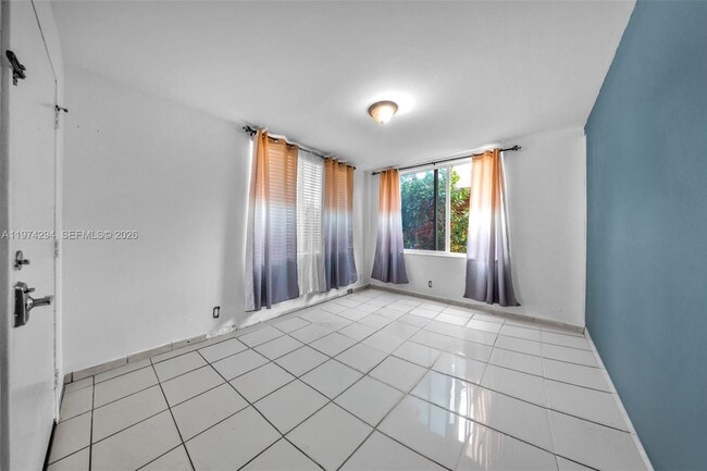 Foto del edificio - 1853 SW 17th St