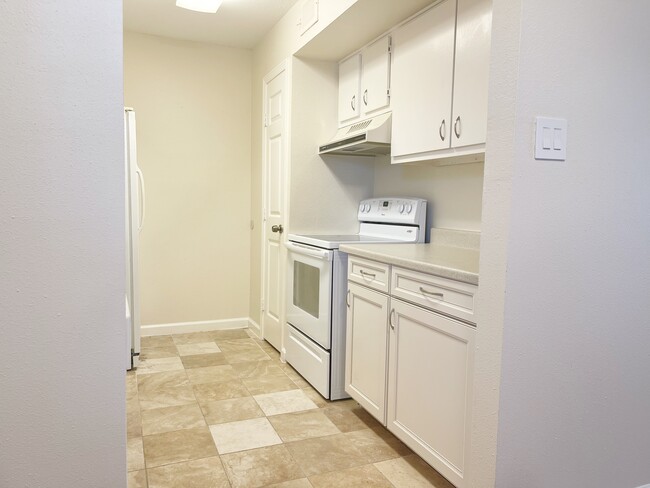 Building Photo - 5550 N Braeswood Blvd