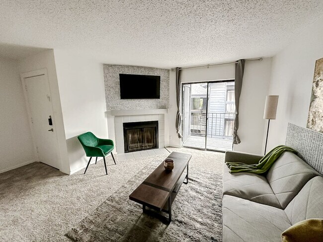 Foto del edificio - 1071 Clayton Ln