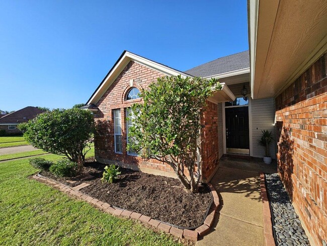 Building Photo - 5901 Pampus Ln