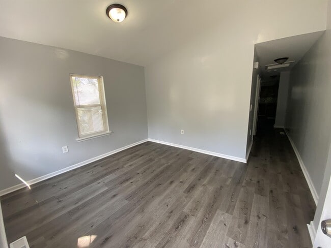 Foto del edificio - 7346 Forrest Ave